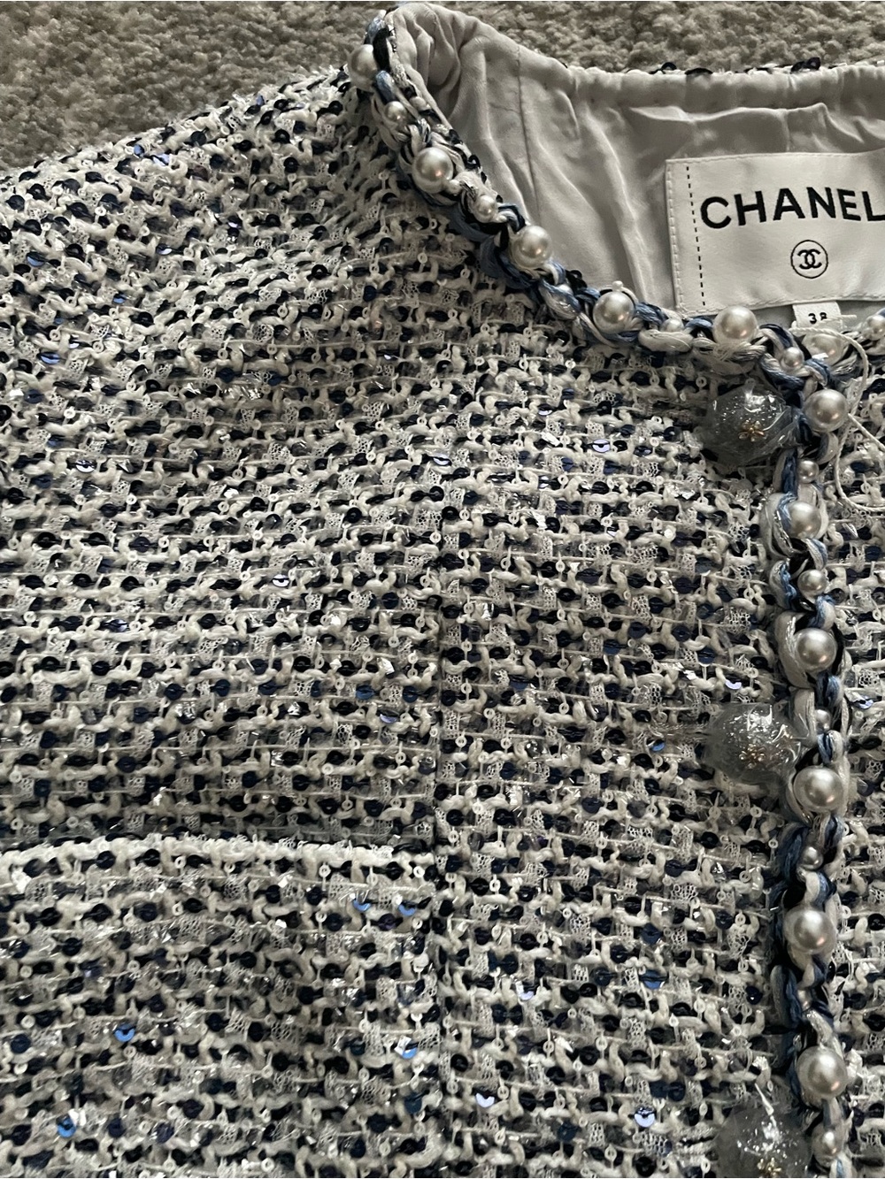 CHANEL Light Gray Bouclé Tweed Jacket with Braided Trim - Picture 5 of 9